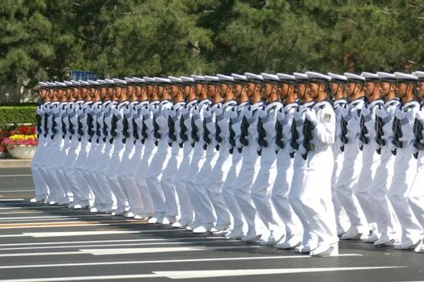 99年国庆阅兵女兵身高