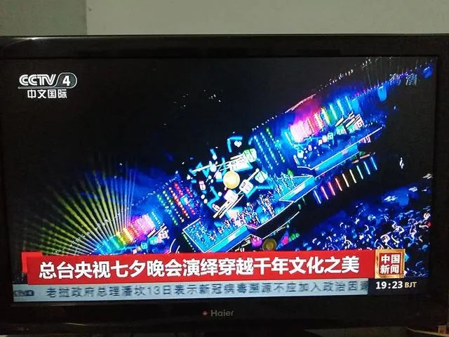 央视主持人张泽群怎么了？以封建迷信痛骂老家卫视的节目对吗？