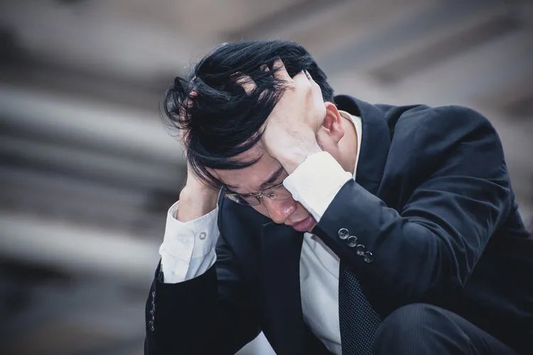 再次劝告：男人想养“精”蓄锐，6个习惯尽早放弃，伤害不止一点