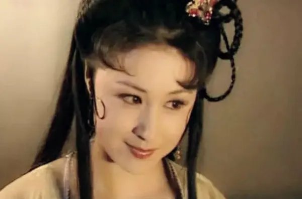 于月仙年轻时颜值惊艳，五官精致皮肤白皙，你是通过哪部作品认识她的？