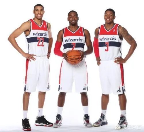 奇才因战绩糟糕，全队都会可能会被交易，你认为哪位球员适合火箭队呢？