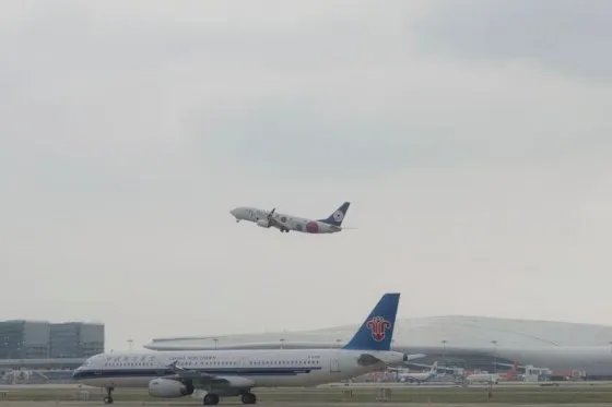 北京两大机场航班取消超400架次，主要是受到什么的影响呢？