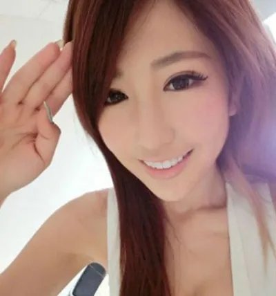 谢依彤直播穿内衣 被称球王谢依彤将在国产游戏中出镜