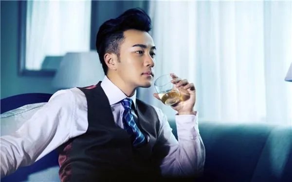 刘恺威隐瞒11年的前妻，连杨幂都甘拜下风，这个人究竟是谁？