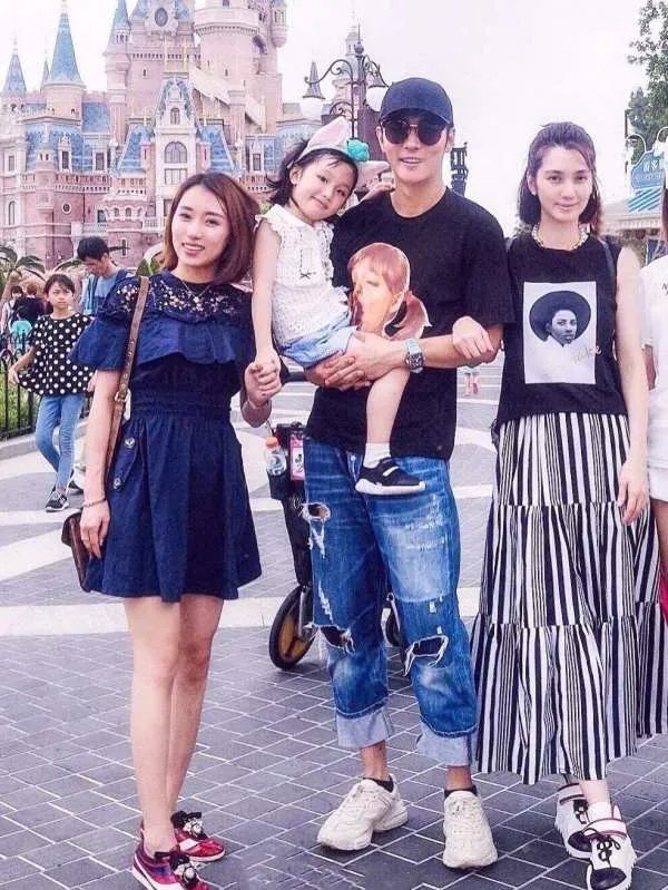 结婚12年，老妻少夫波折多，50岁的香港女星洪欣现状如何？