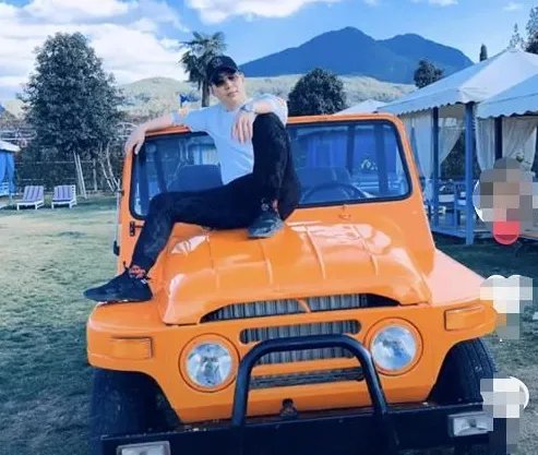 王宝强堂弟晒豪车当导演，你觉得他是怎样一个人？