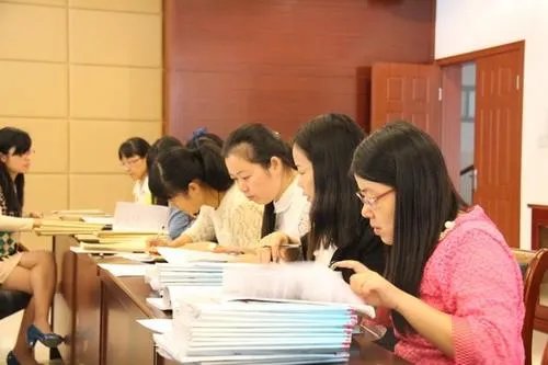 如何看待教师平均工资低于公务员将问责当地？