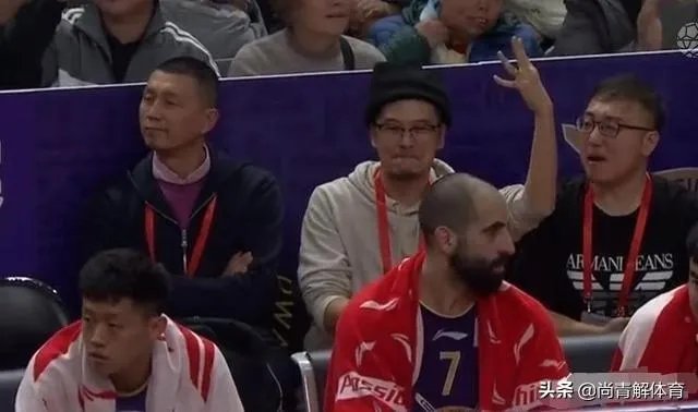 北控遭绝杀后，场边的杨毅难掩失落！他不是解说员吗？为什么不保持中立的态度呢？