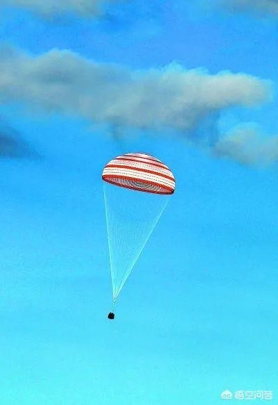 美国SpaceX公司的载人版“龙”飞船成功返回地球，它的组合伞减速技术比单伞难在哪里？