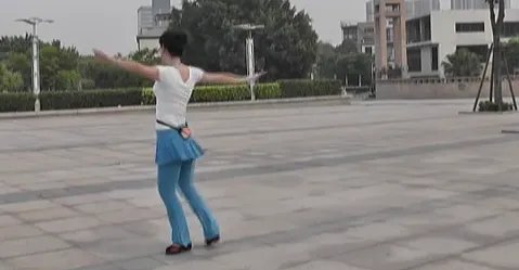 广场舞泉水叮咚响分解动作