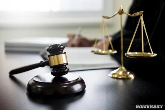 国庆节拒绝上班被开除 法院判决：员工拿万元赔偿