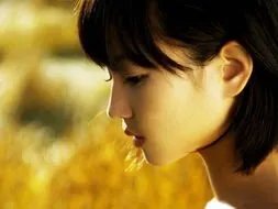 网红阿沁喜欢拍侧脸，你会觉得自己的侧脸比较好看吗？