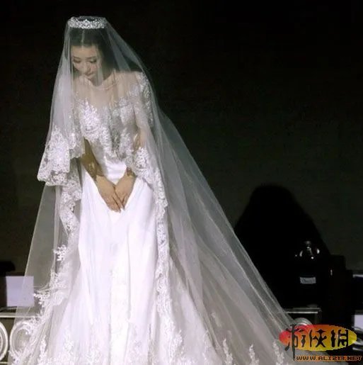 《绝口不提》自己填词唱哭柳岩 宅男女神穿婚纱