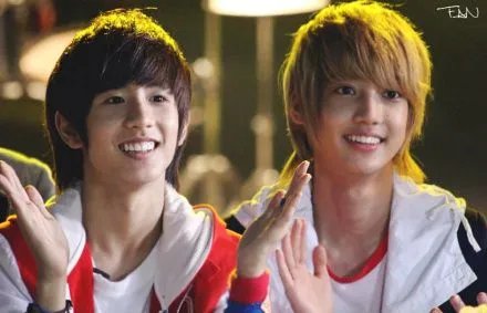 韩国帅哥明星或组合有哪些？？？带图片或简介