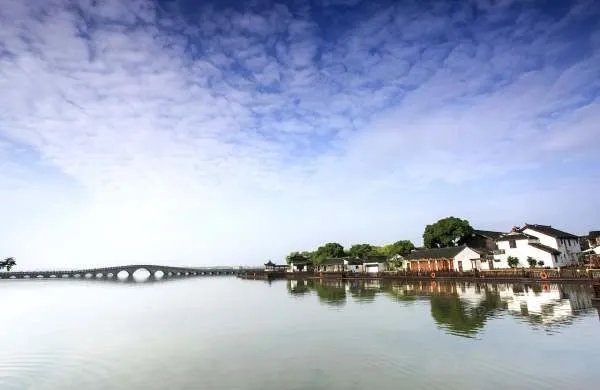 请问上海到周庄怎么坐车最快？以及周庄的景点介绍，谢谢。