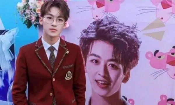 何洛洛为使用盗版软件道歉是怎么回事？