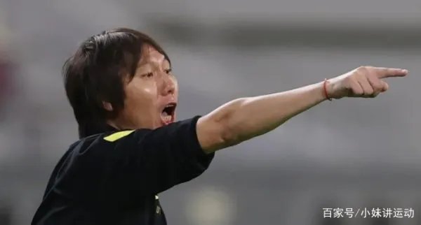 国足1比1战平阿曼，如何评价李铁本场比赛的临场调整？