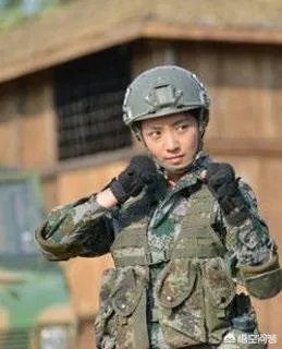 特总兵之，火凤凰的教导员是谁？