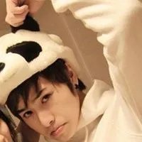 求一套男生一套女生QQ网名 皮肤 头像 分组