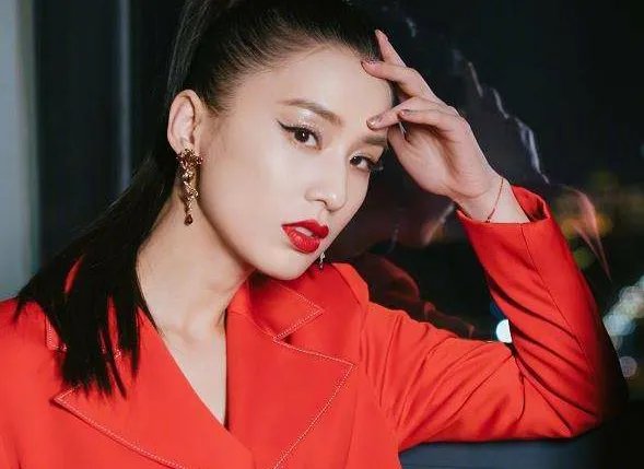 张萌晒19宫格礼物照，姐姐们都好大方，你觉得谁的礼物最特别？