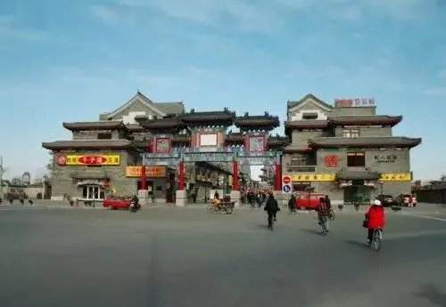 天津欢乐谷和北京欢乐谷哪个好玩？