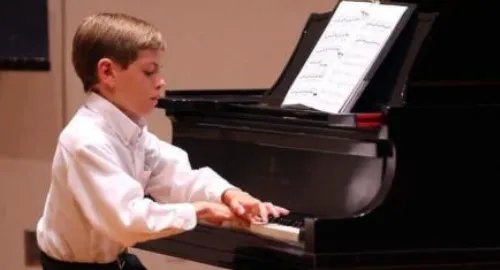 几岁开始学钢琴最合适？