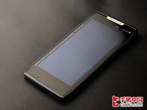 经典刀锋来袭 摩托罗拉RAZR XT910评测