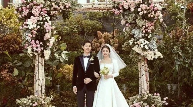 为什么说宋慧乔宋仲基的感情变化比合作电视剧《太阳的后裔》还精彩？