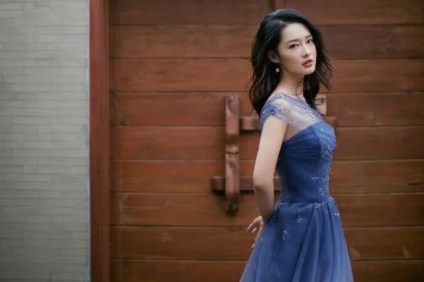 李沁求生欲满满，是娱乐圈的一股清流，她凭什么得到如此称赞?