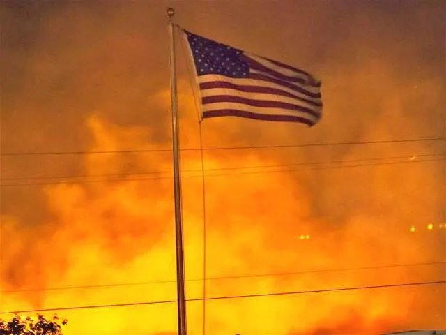 怼天怼地怼空气，特朗普躲进白宫，是否说明清算提前到来？