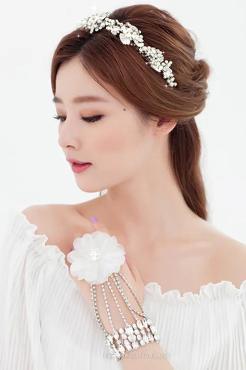 摄影新娘发型图片欣赏  中长发新娘如何扎出好看的发型