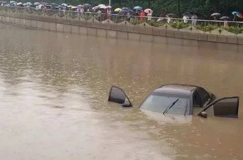 北京何时启动暴雨及洪水预警？