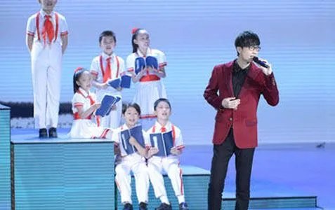 许嵩新歌羡慕有哪些隐喻和支线剧情？