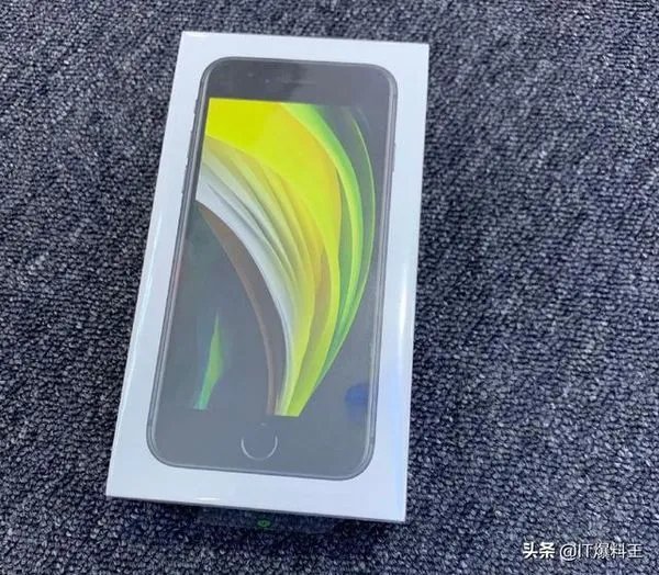 嫌新iPhone SE内存太小、国内大神成功爆改至512G！