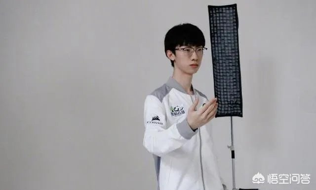 IG参加快乐大本营花絮出炉,JKL和宝蓝堪比明星,观众排队合影,你喜欢他们吗?