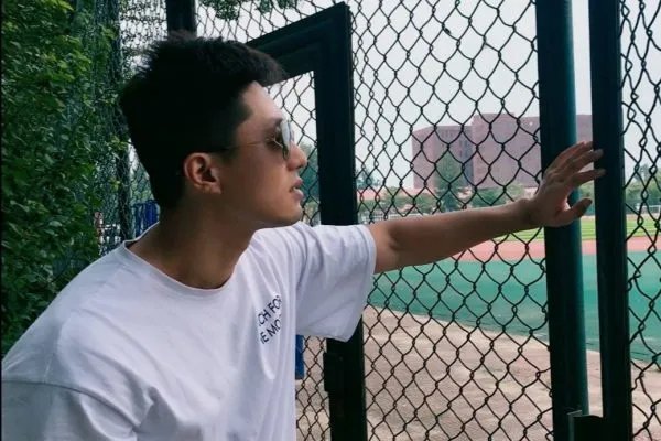 一场现实的狗血渣男渣女故事，凌潇肃与姚晨离婚的真相到底是什么？