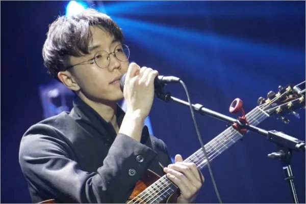 理想三旬吉他谱是？