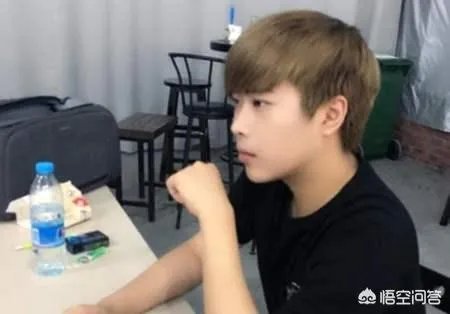 B站UP松鼠发布道歉，当年锤卢本伟的视频可能出错了，你觉得卢本伟当年真的开挂了么？