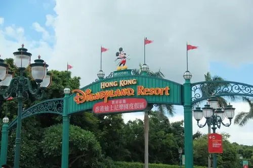 上海迪士尼销售劣质T恤被罚28万,它触犯了哪些法律法规?