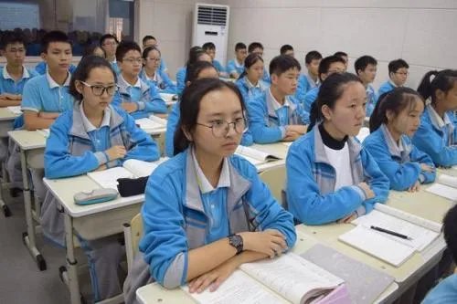 如何看待教师平均工资低于公务员将问责当地？