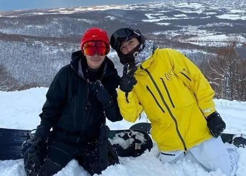 王思聪陷单相思被拒，日本滑雪不忘关心性感网红，对方不理睬，你怎么看？