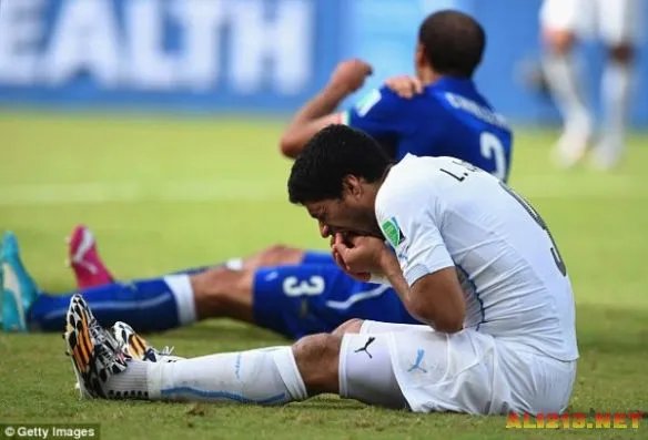 盘点足坛十大假摔王 C罗苏神布教授领衔无罗本