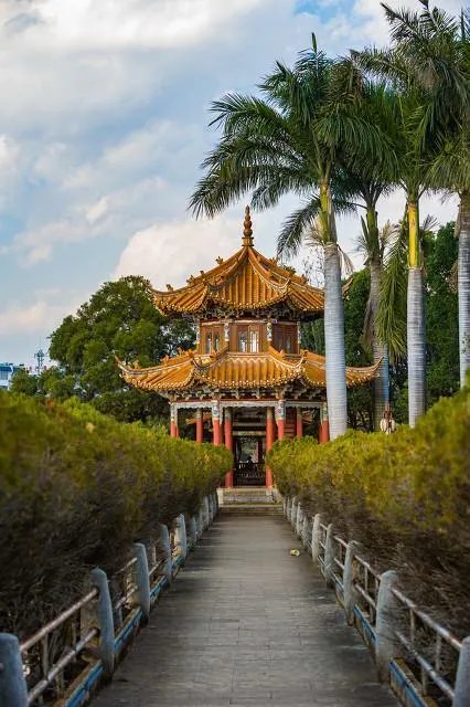 云南红河州蒙自市有什么值得推荐的旅游景区吗?