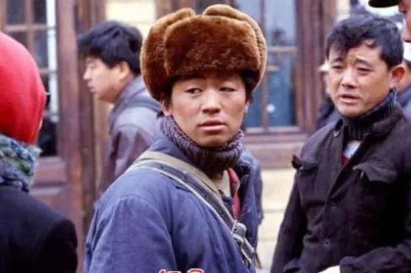 草根明星王宝强的大智若愚表现在哪些地方？