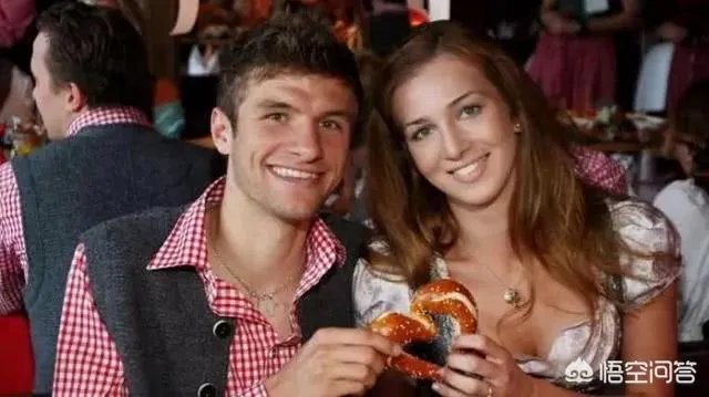 穆勒妻子事件引发拜仁更衣室风波，二娃等四人集体反戈科瓦奇，你怎么看？