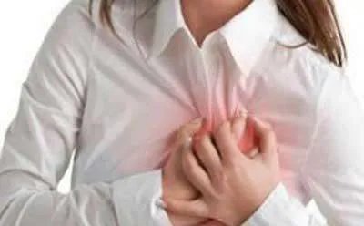 胸口捏到这个表明你体内有癌（图）