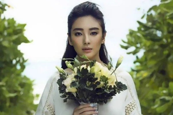 张雨绮发文支持鹿晗是否为了蹭热度？