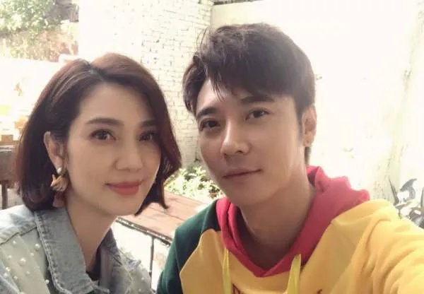 结婚12年，老妻少夫波折多，50岁的香港女星洪欣现状如何？