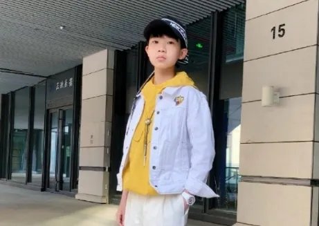 演员王天泽如今生活照，11岁时就已出演六十多部作品，你还记得吗？