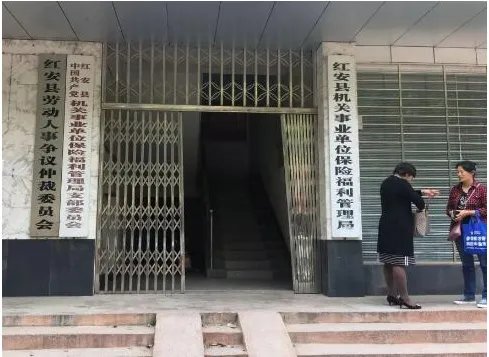 女儿用什么办法证明父亲还活着？